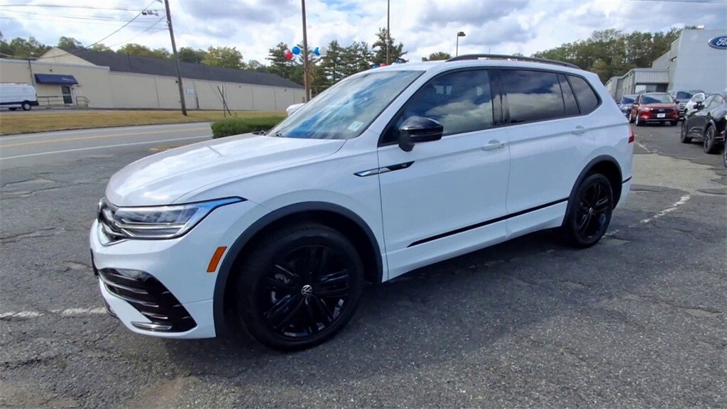 2022 Volkswagen Tiguan SE R-Line Black photo 2