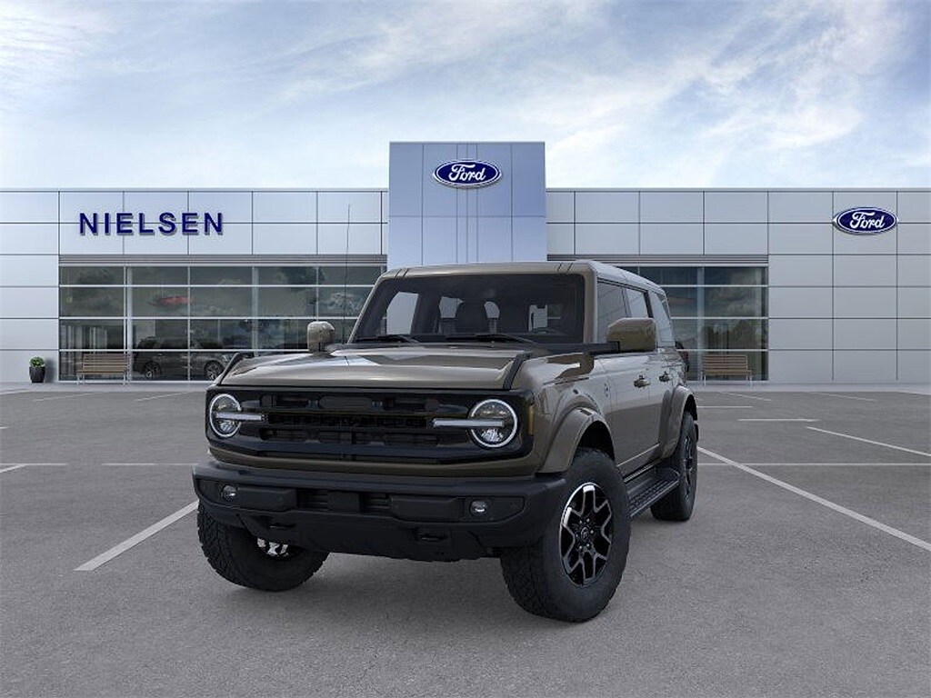 2025 Ford Bronco Outer Banks photo 2