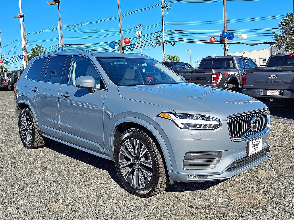 2022 Volvo XC90 Momentum