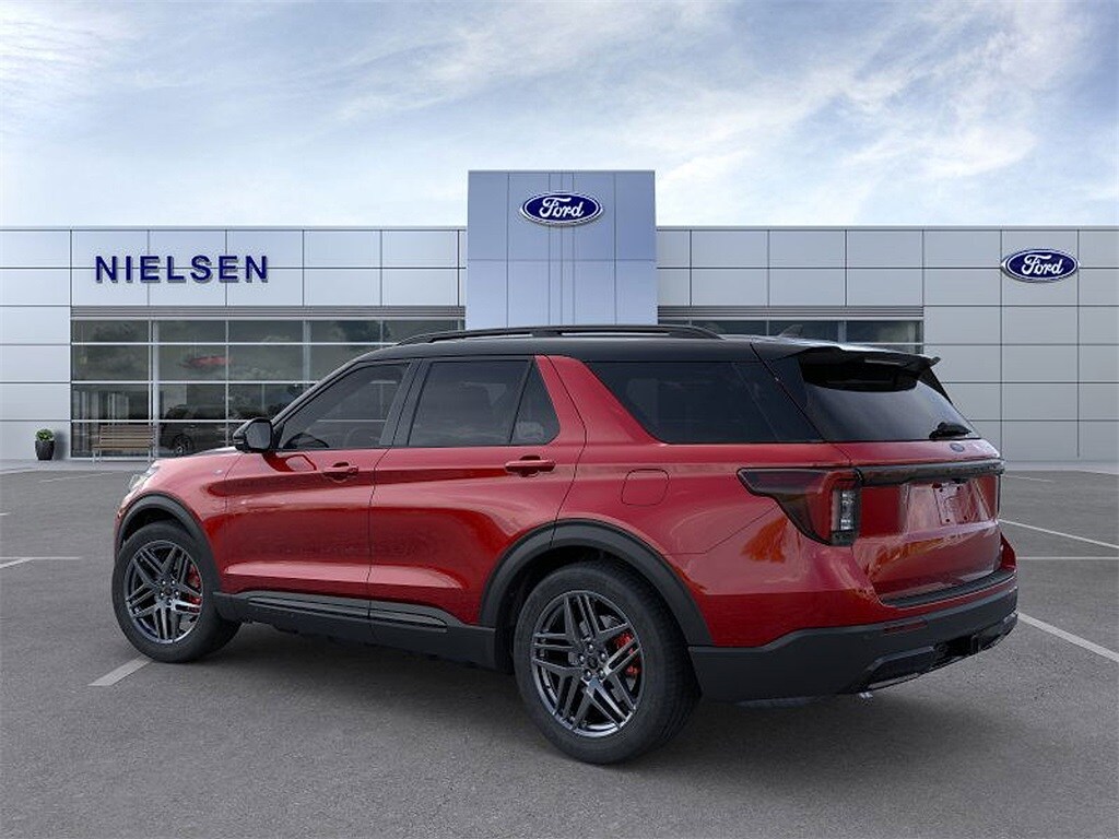 2025 Ford Explorer ST-Line photo 4