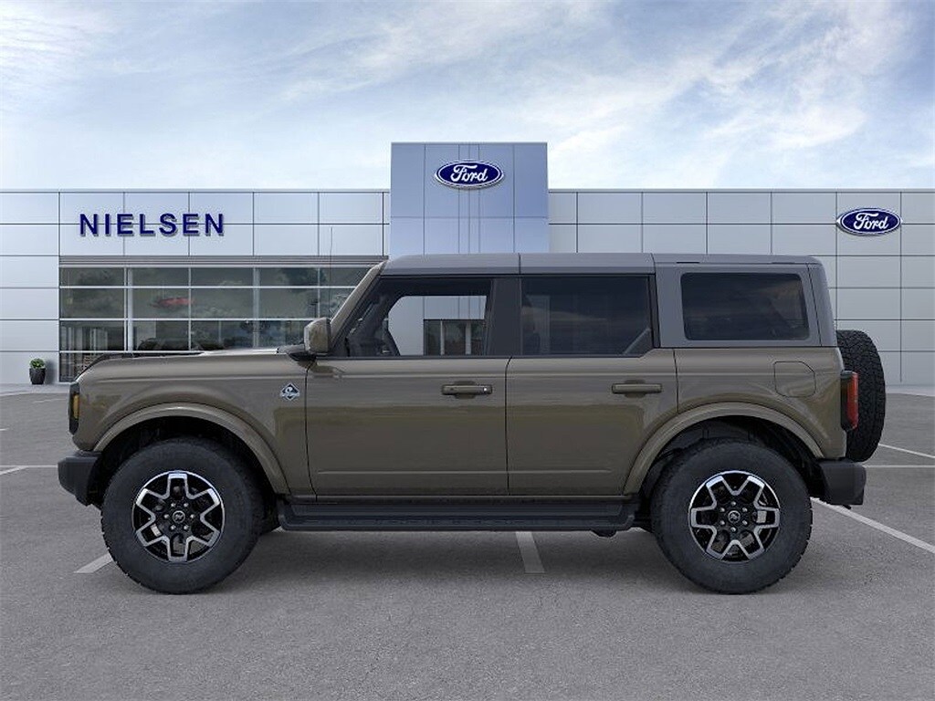 2025 Ford Bronco Outer Banks photo 3