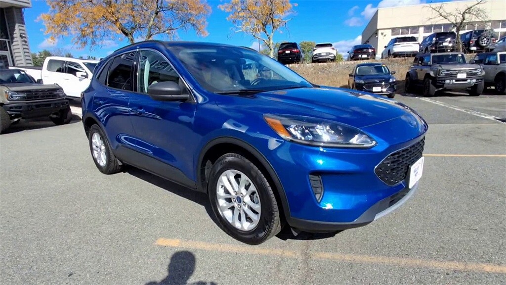 2022 Ford Escape Hybrid SE photo 2