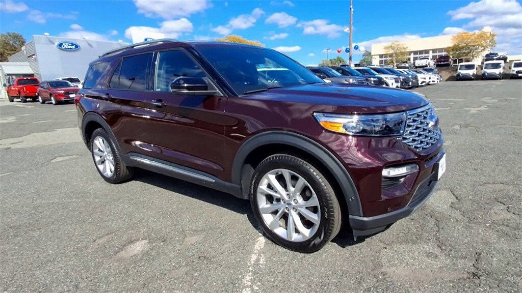 2023 Ford Explorer Platinum photo 2