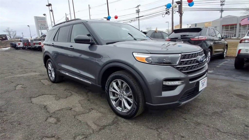 2022 Ford Explorer XLT photo 3