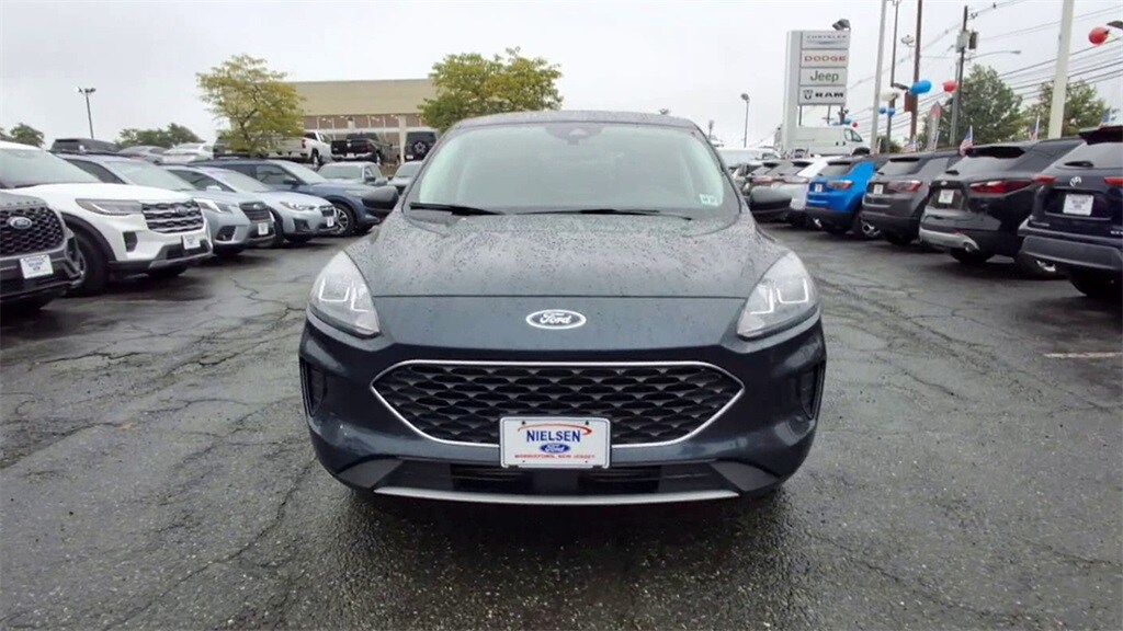 2022 Ford Escape SE photo 3
