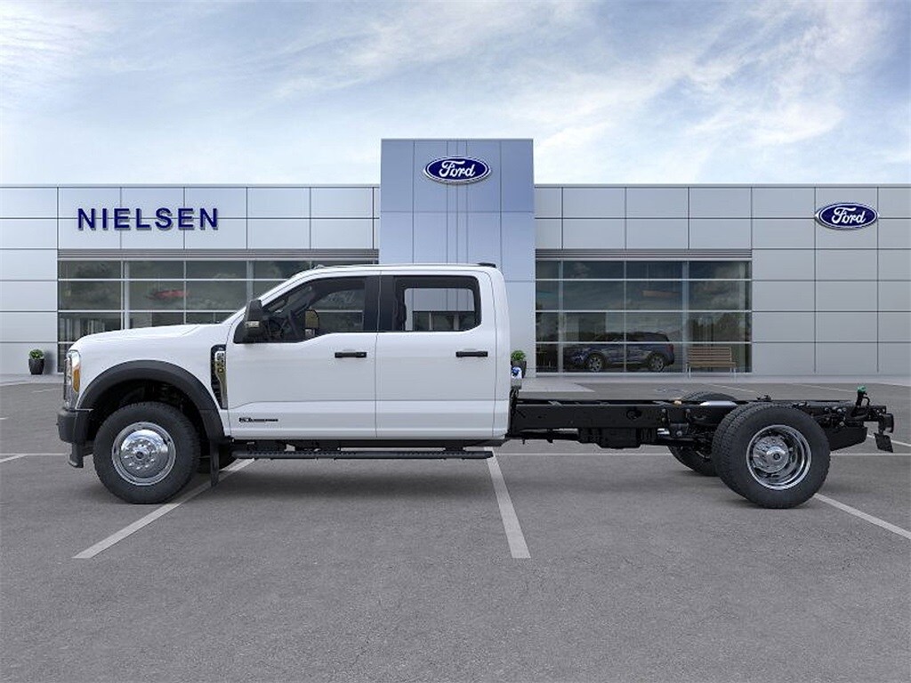 2025 Ford F-550 photo 3