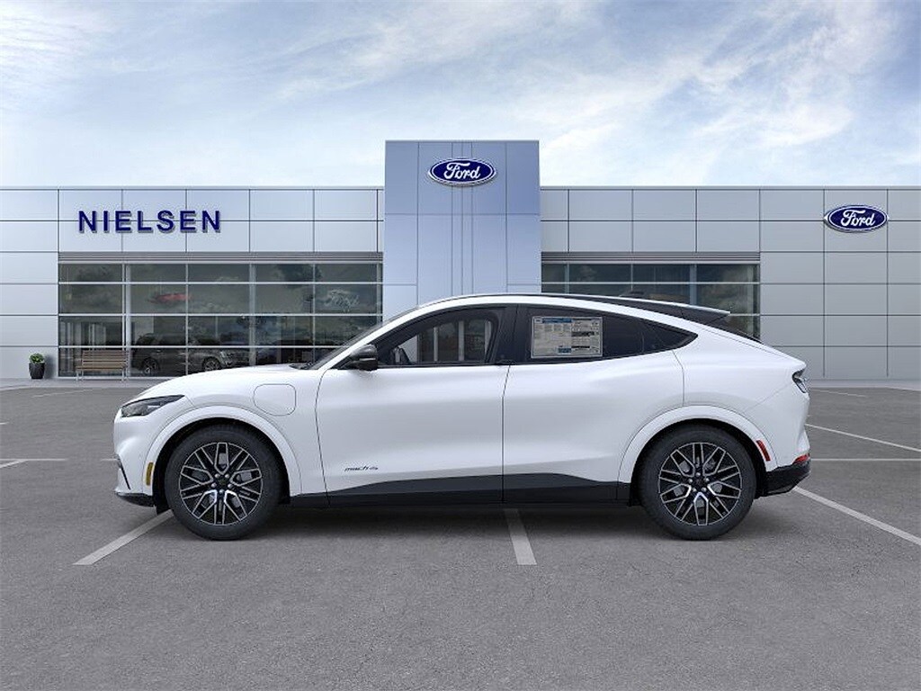 2025 Ford Mustang Mach-E Premium photo 3