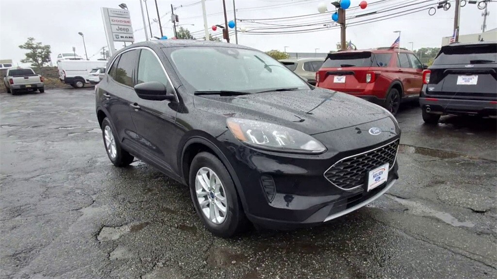 2022 Ford Escape SE photo 2