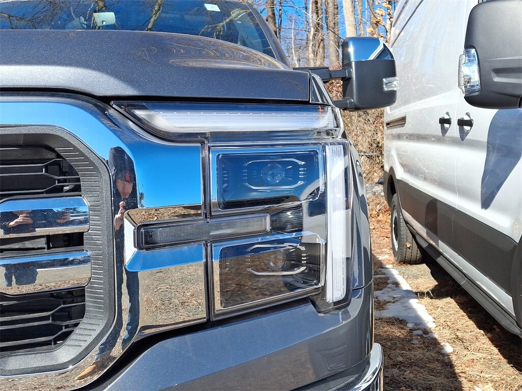 2025 Ford F-150 Lariat photo 4