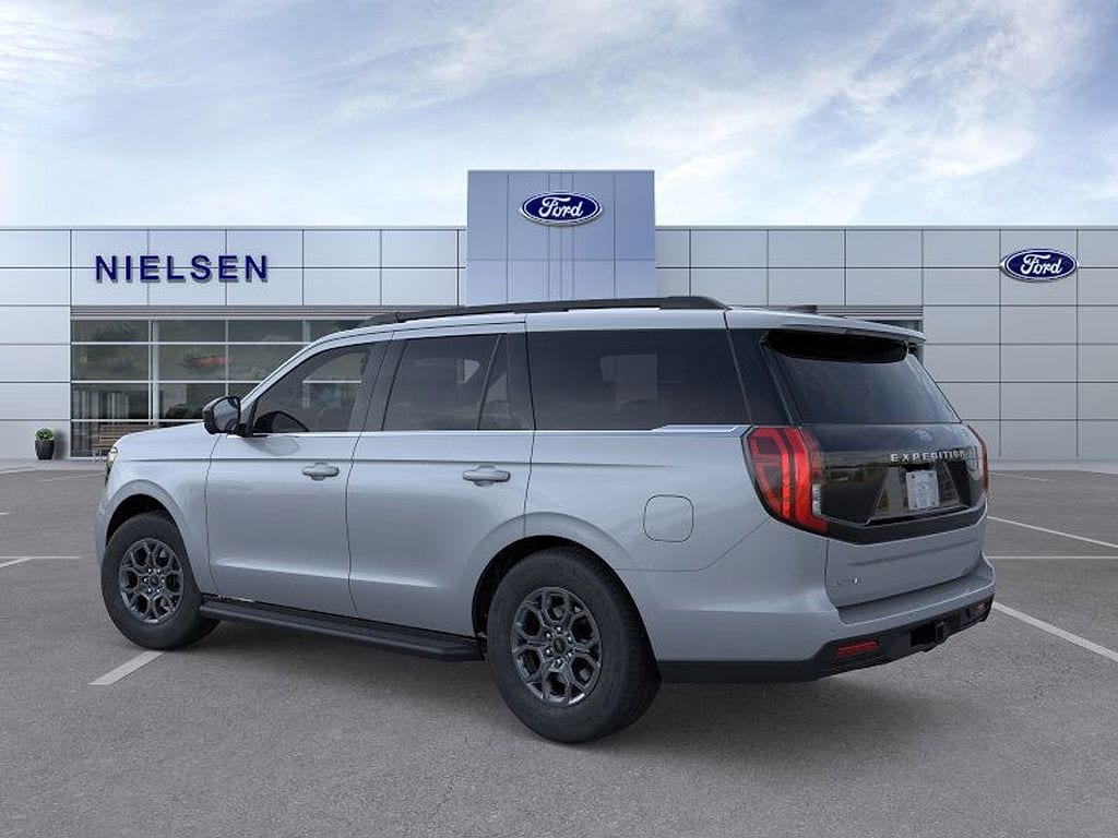 2025 Ford Expedition photo 3