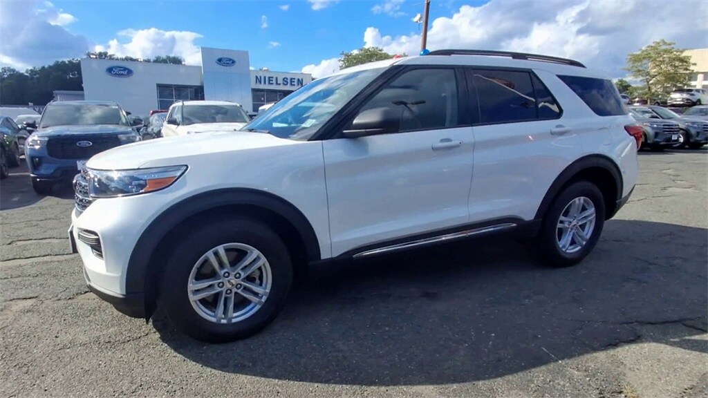 2022 Ford Explorer XLT photo 2