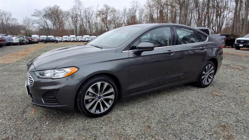 2020 Ford Fusion SE photo 3
