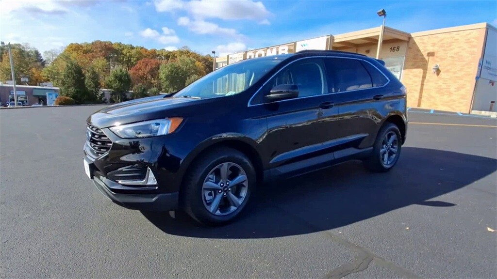 2022 Ford Edge SEL photo 3