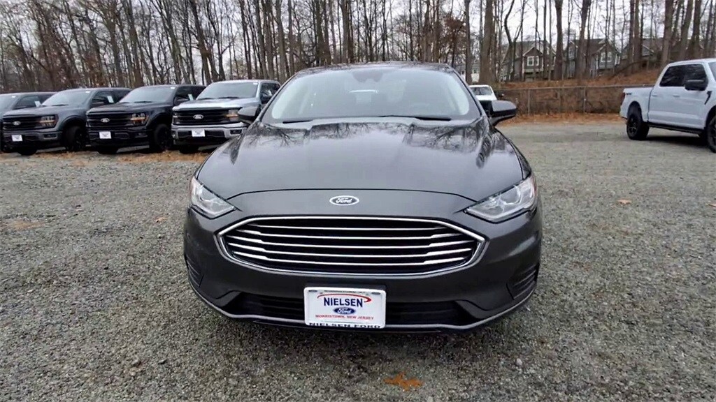 2020 Ford Fusion SE photo 2