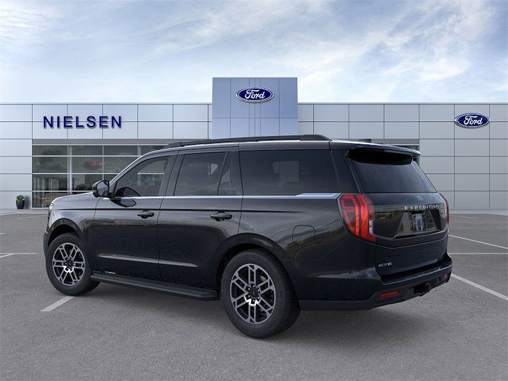 2025 Ford Expedition photo 4