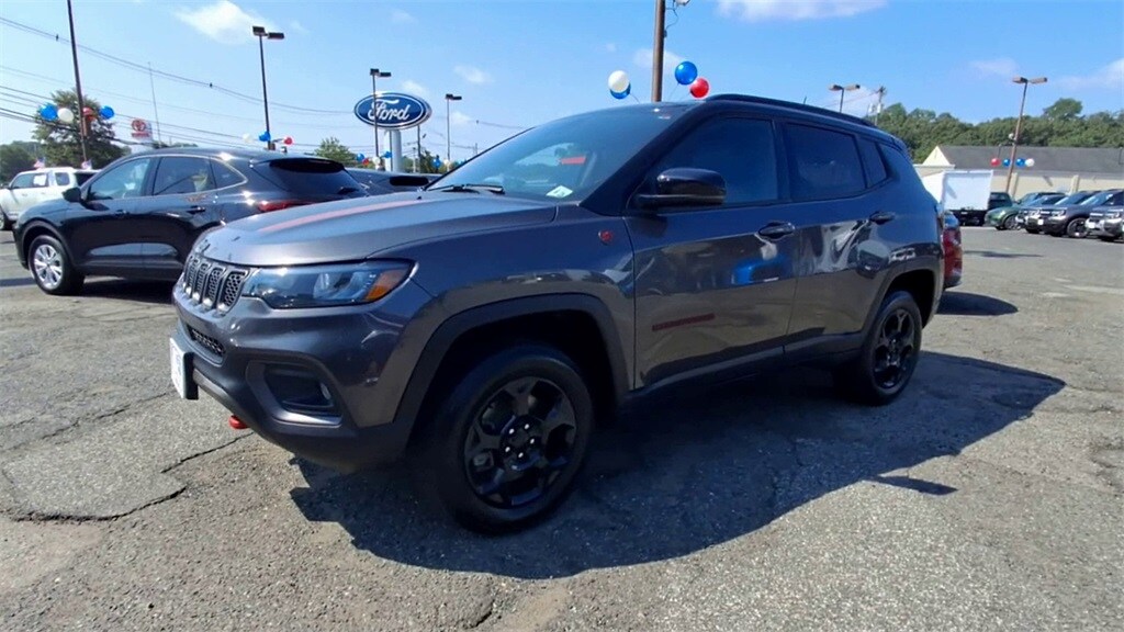 2023 Jeep Compass Trailhawk photo 2