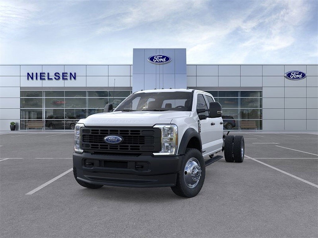 2025 Ford F-550 photo 2