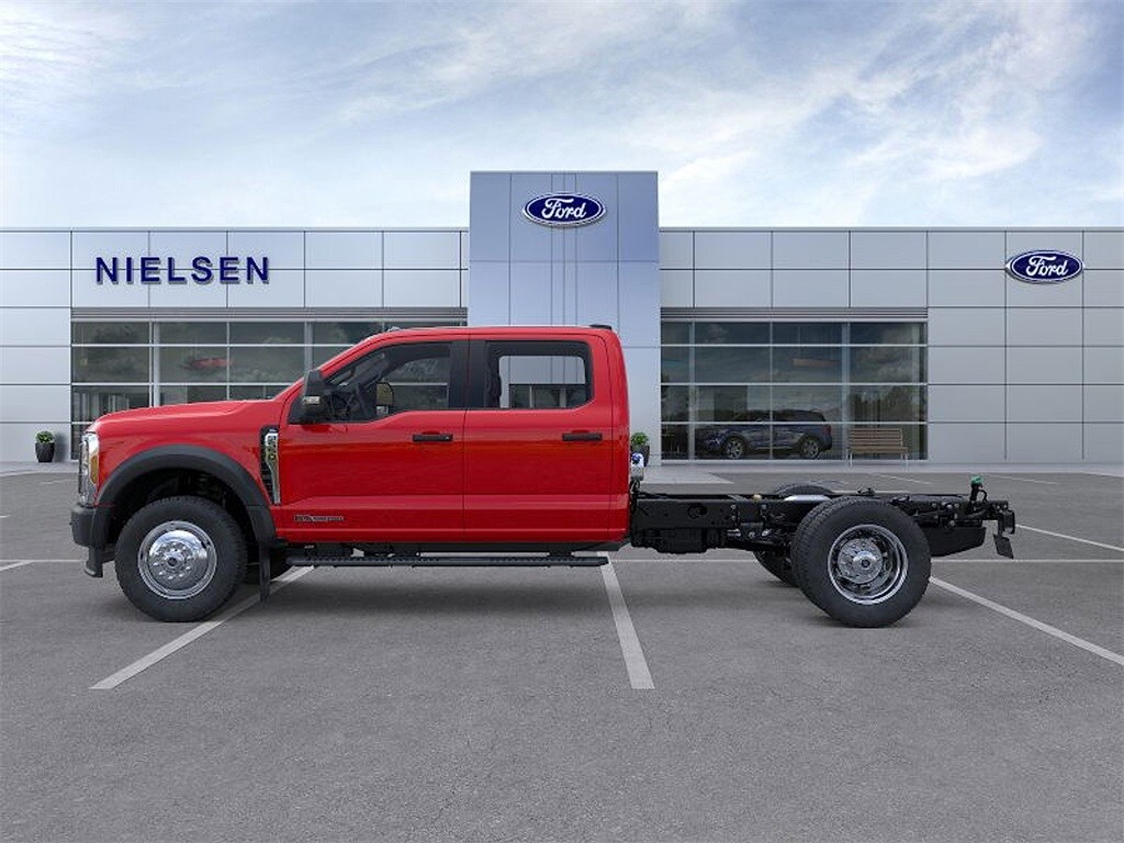 2025 Ford F-550 photo 3