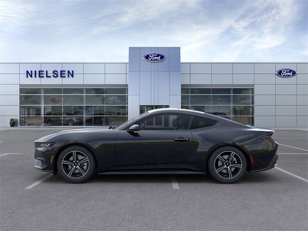 2025 Ford Mustang EcoBoost photo 3