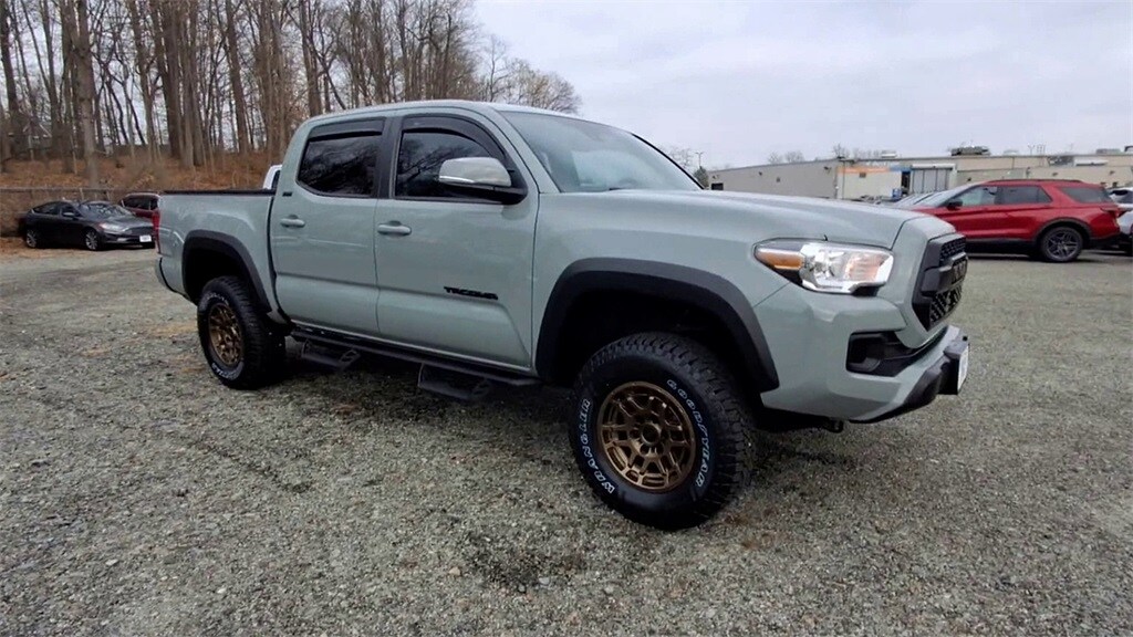 2023 Toyota Tacoma TRD Sport V6 photo 2