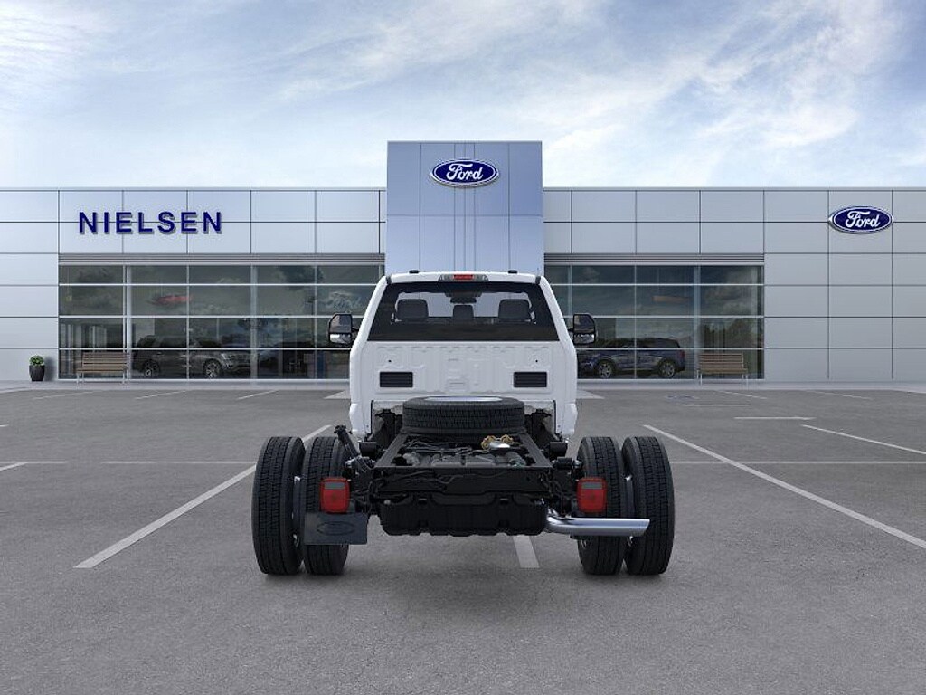 2026 Ford F-550 XLT photo 4
