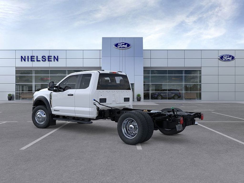 2025 Ford F-550 XL photo 3