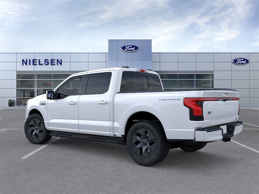 2025 Ford F-150 Lightning Lariat photo 4
