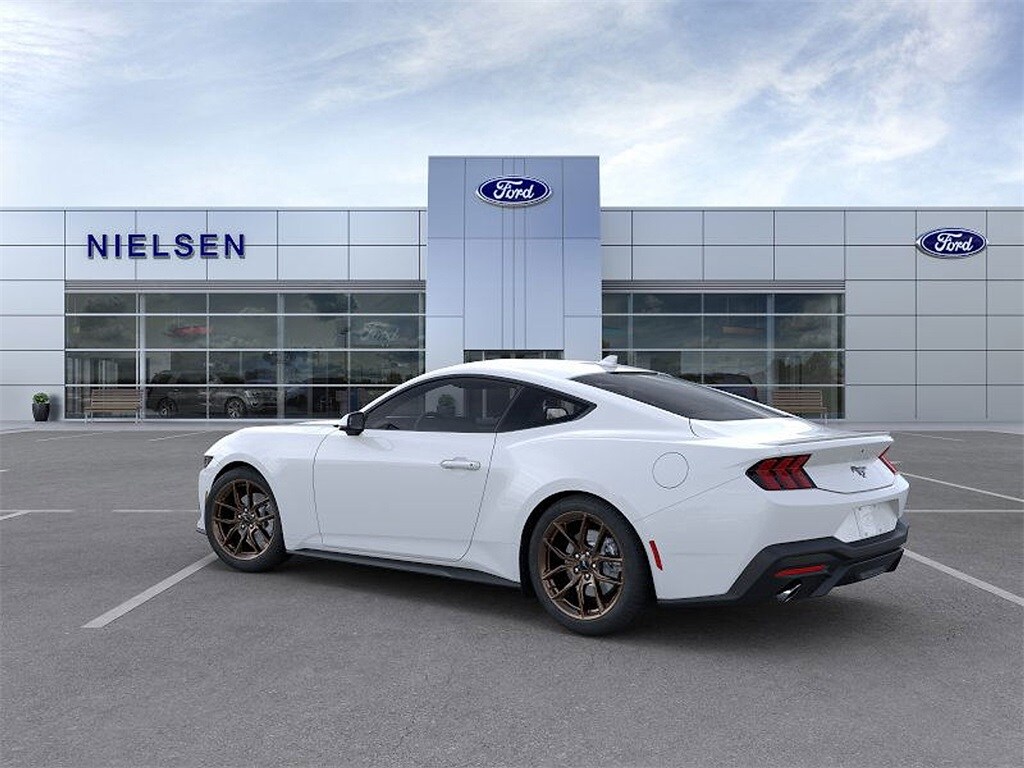 2025 Ford Mustang EcoBoost Premium photo 4