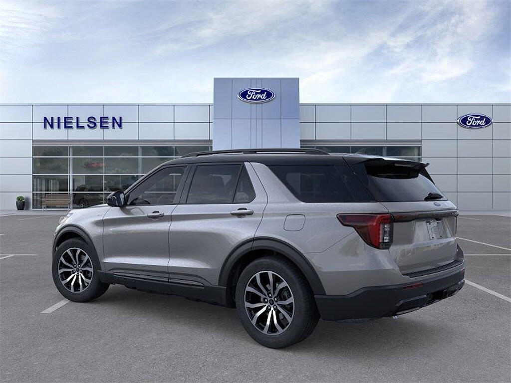 2025 Ford Explorer ST-Line photo 4