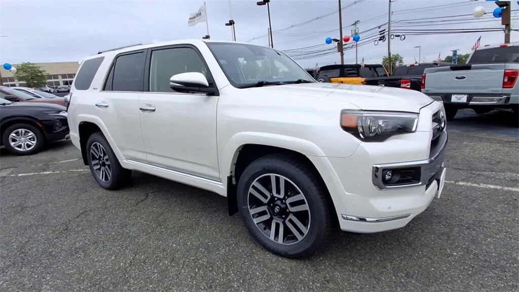 2022 Toyota 4Runner Limited photo 2