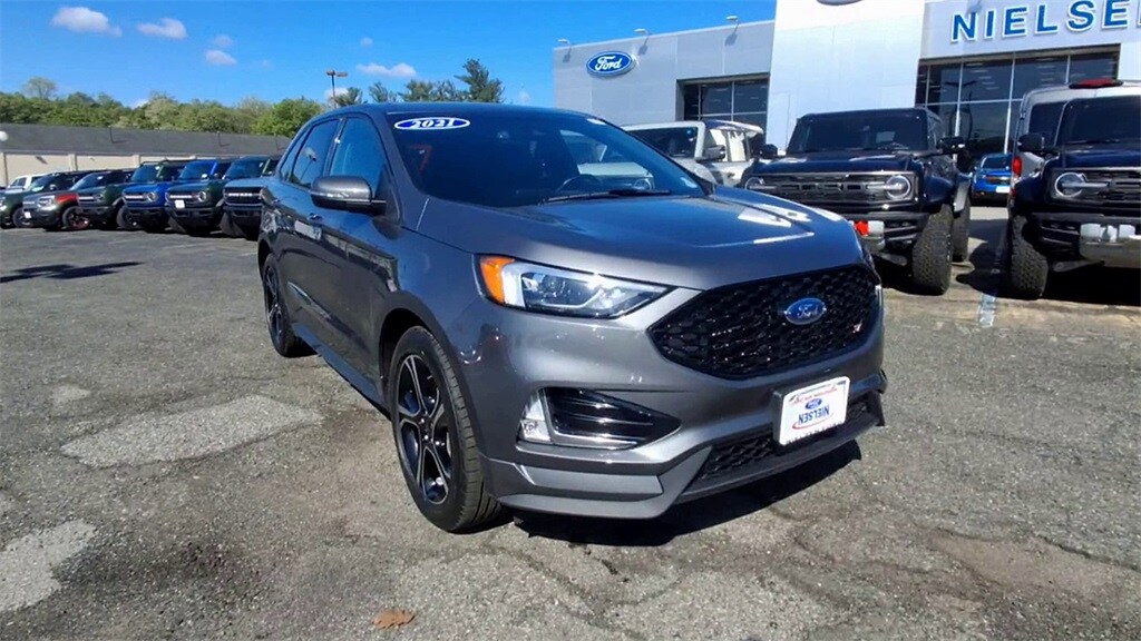 2021 Ford Edge ST photo 2