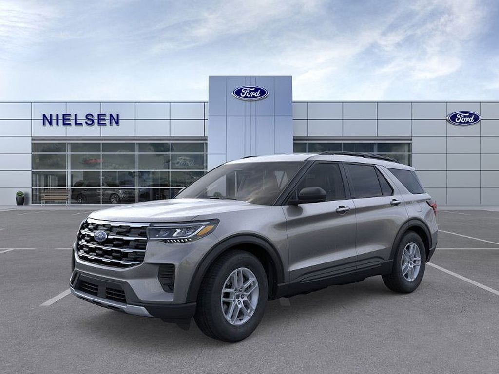 2026 Ford Explorer photo 2