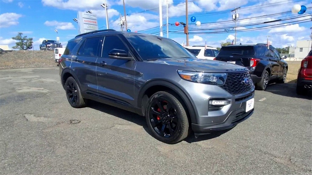 2024 Ford Explorer ST photo 2