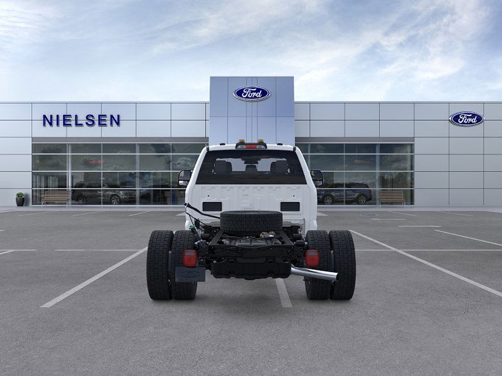 2025 Ford F-550 XL photo 4