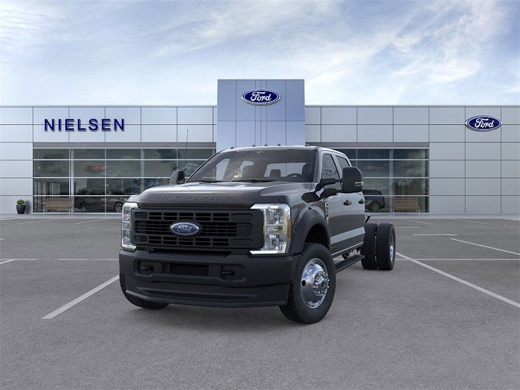 2025 Ford F-550 photo 2