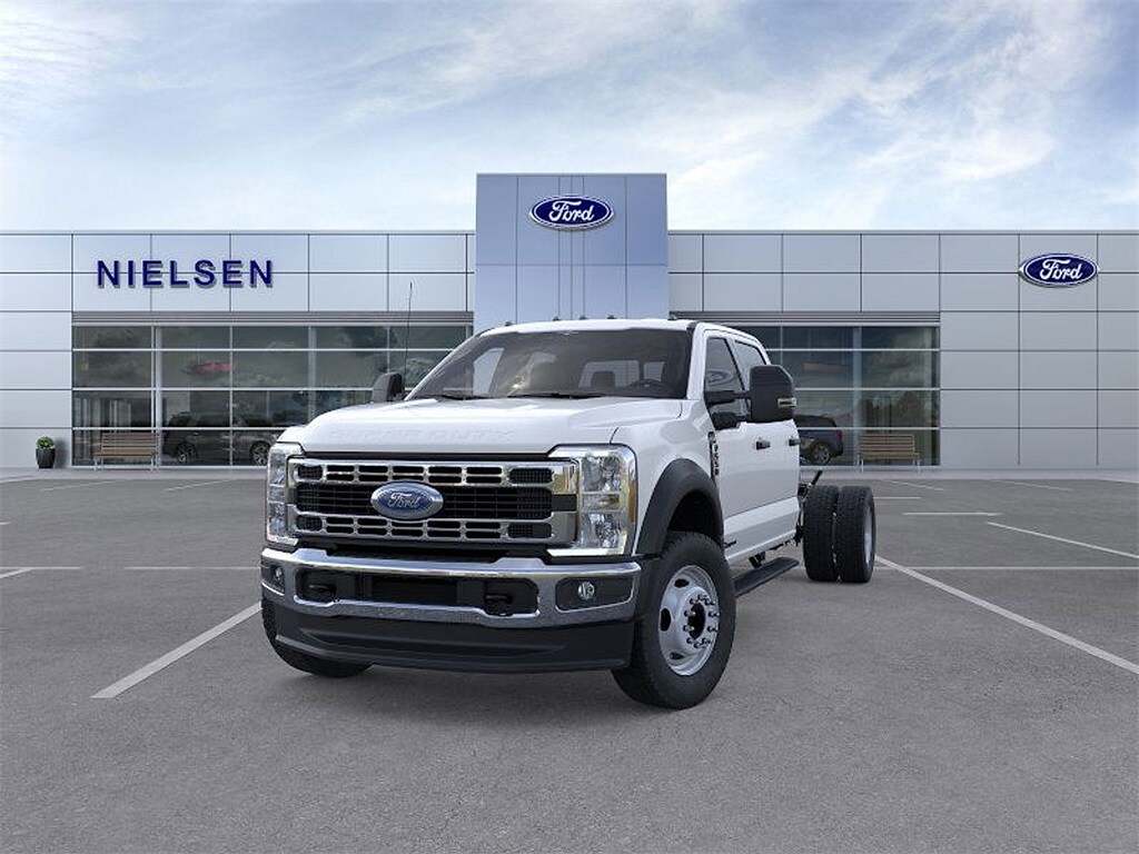 2025 Ford F-550 photo 2