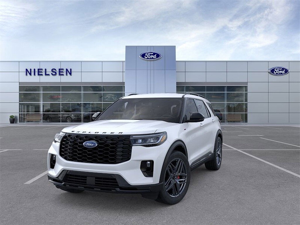 2025 Ford Explorer ST-Line photo 2