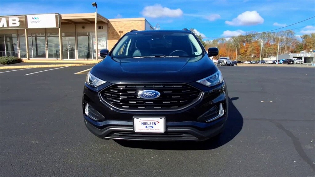 2022 Ford Edge SEL photo 2