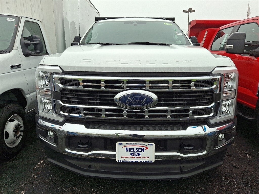 2024 Ford F-550 photo 2