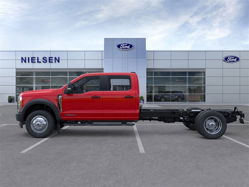 2025 Ford F-550 photo 3