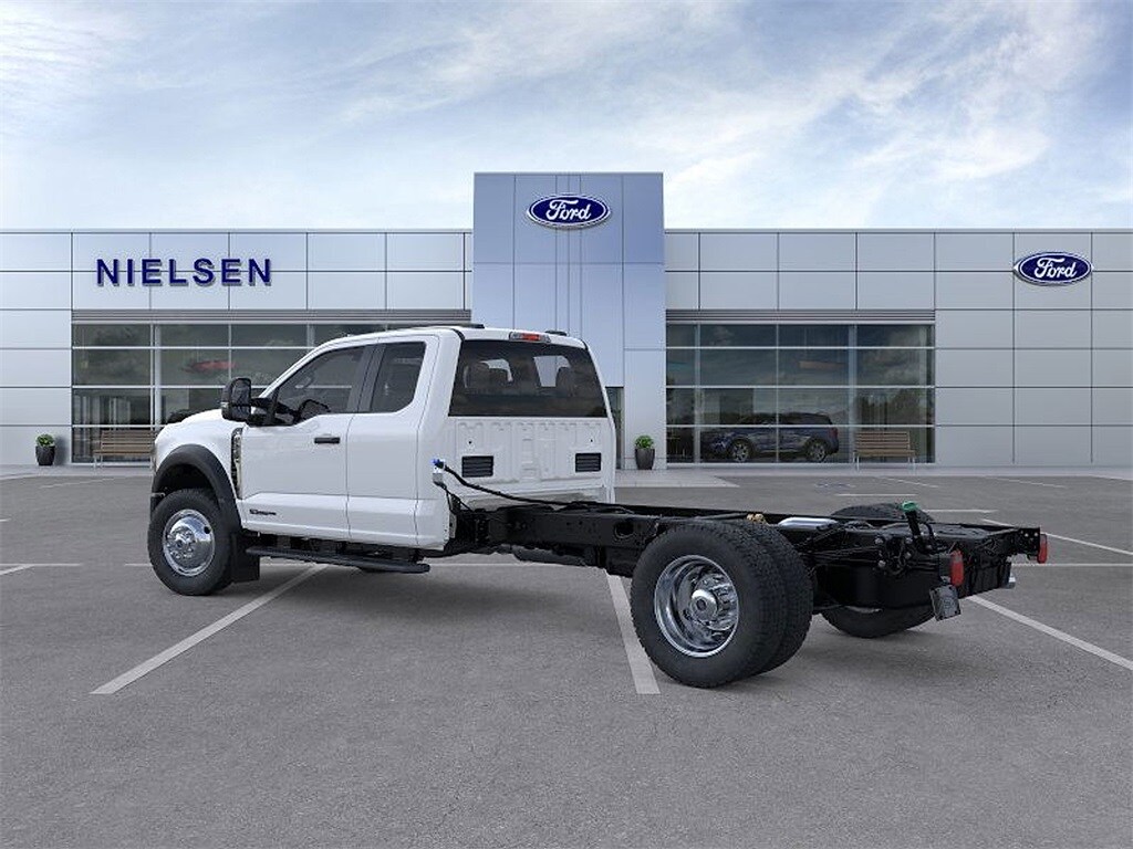 2025 Ford F-550 photo 3
