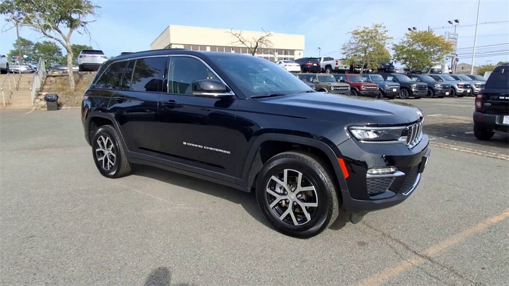 2024 Jeep Grand Cherokee Limited photo 2