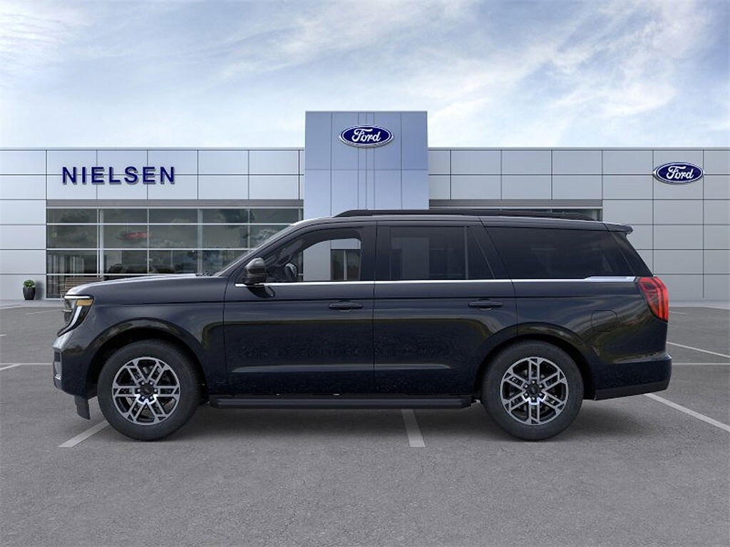 2025 Ford Expedition photo 3