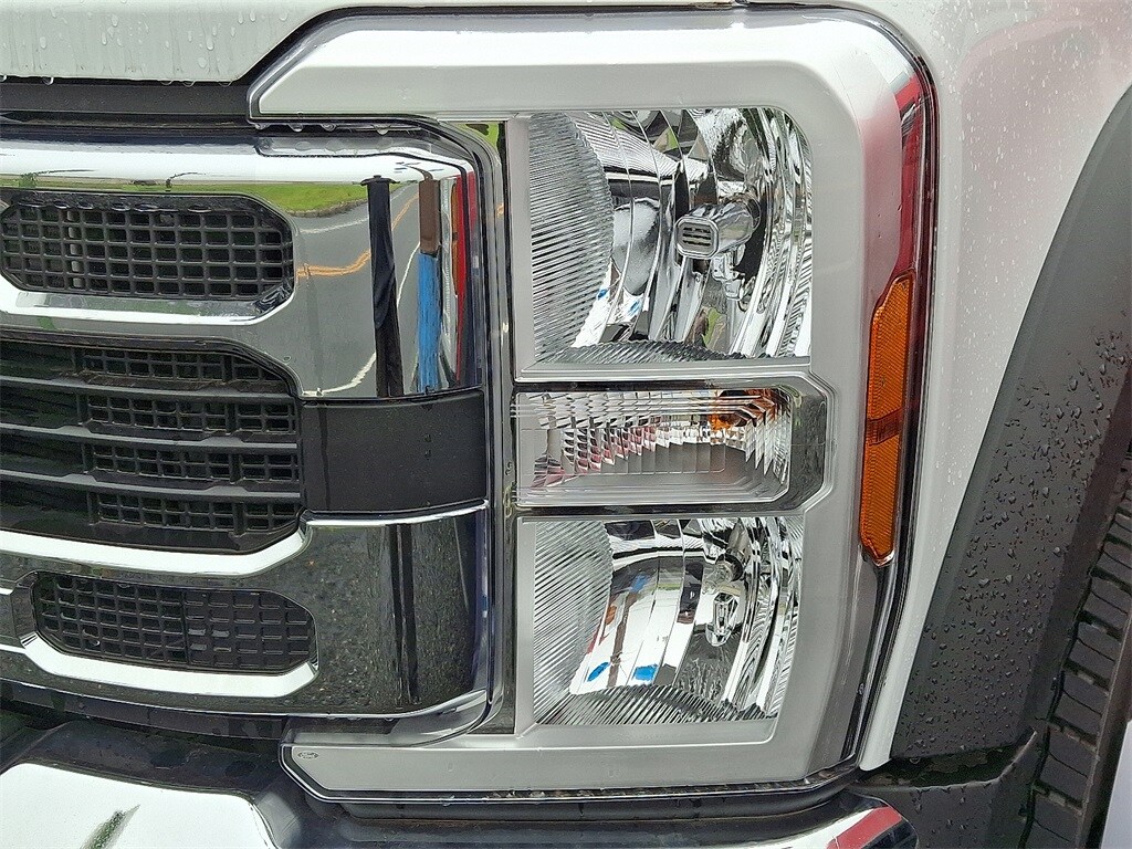 2024 Ford F-550 photo 4