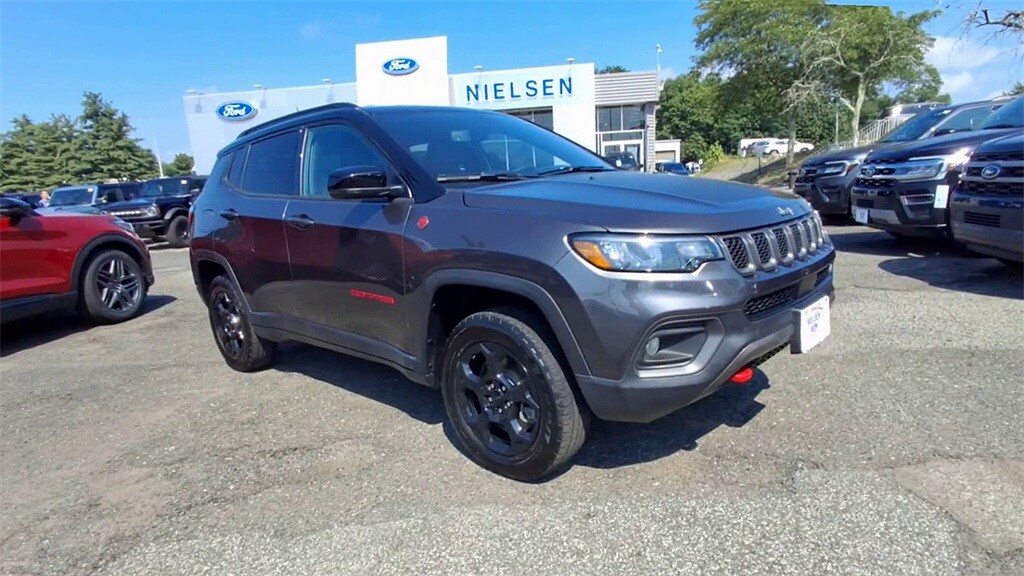 2023 Jeep Compass Trailhawk photo 2
