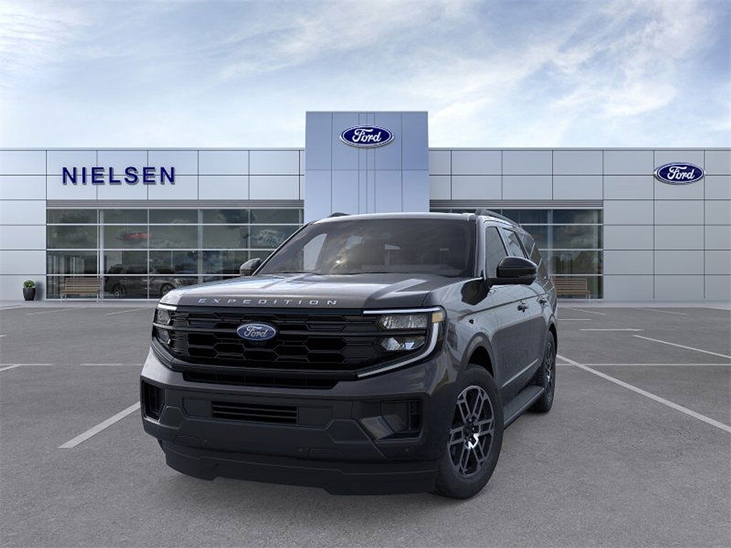 2025 Ford Expedition photo 2