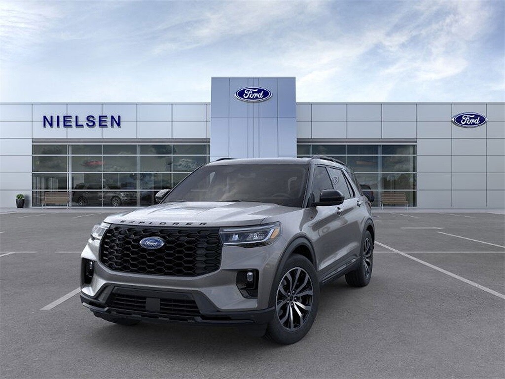 2025 Ford Explorer ST-Line photo 2