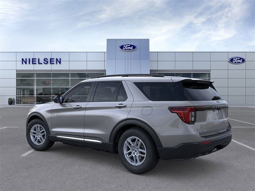 2025 Ford Explorer photo 3