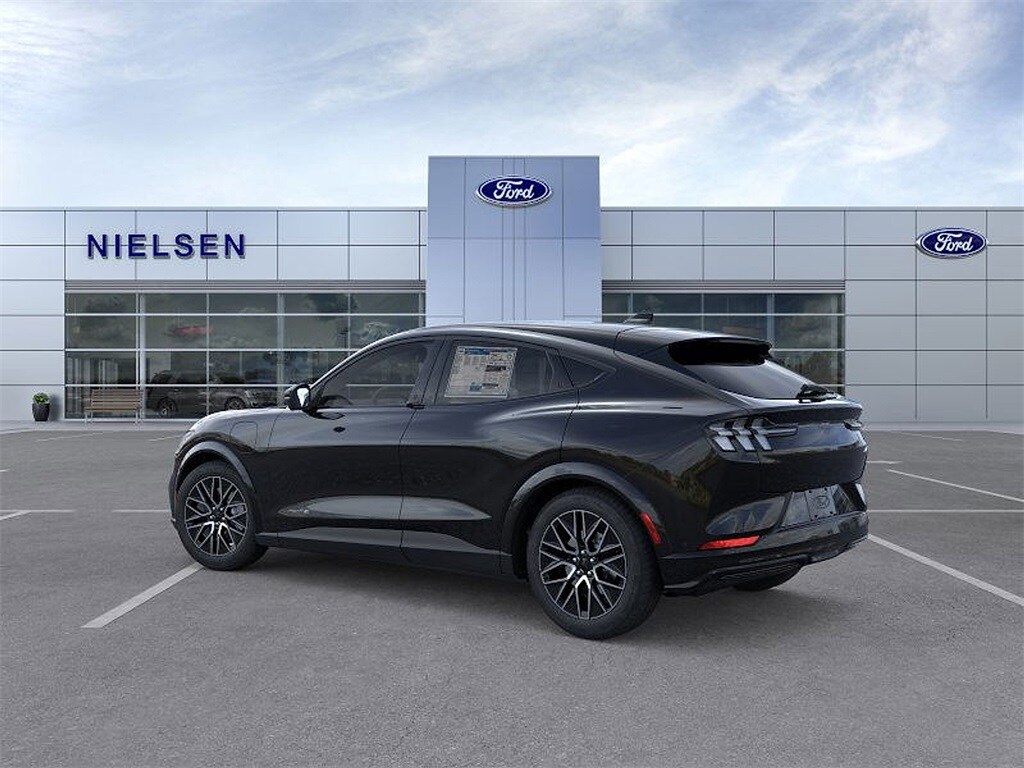 2025 Ford Mustang Mach-E Premium photo 4