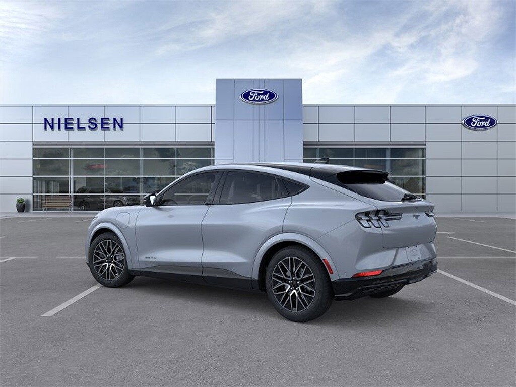 2025 Ford Mustang Mach-E Premium photo 4